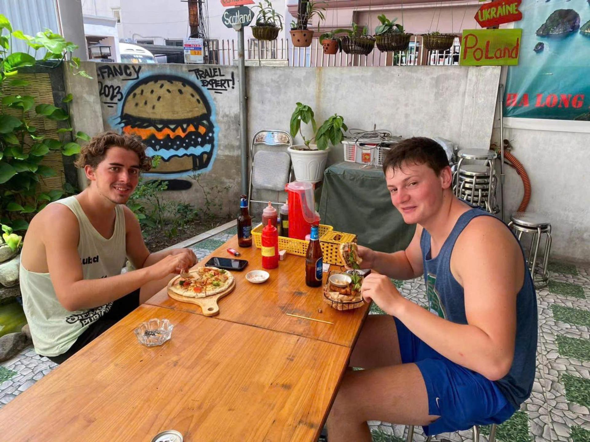 Ha Long Fancy Hostel With Vegetarian And Vegan Restaurant Ngoại thất bức ảnh